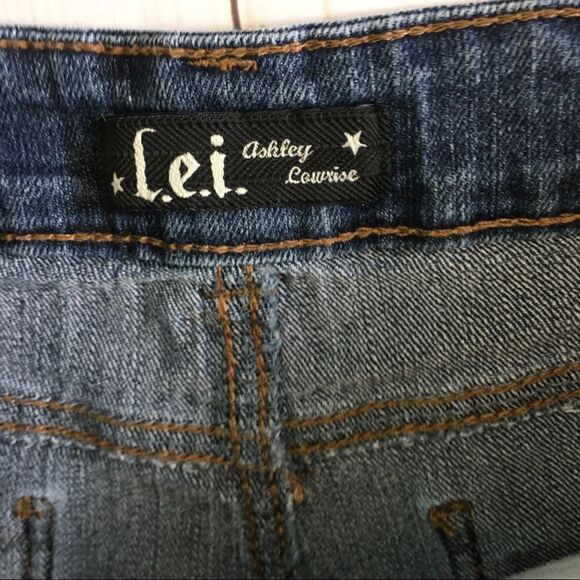 L.e.i. Blue Denim Jean Shorts Juniors SZ 5 Ashley Low Rise Cutoff Raw Hem - Picture 5 of 7